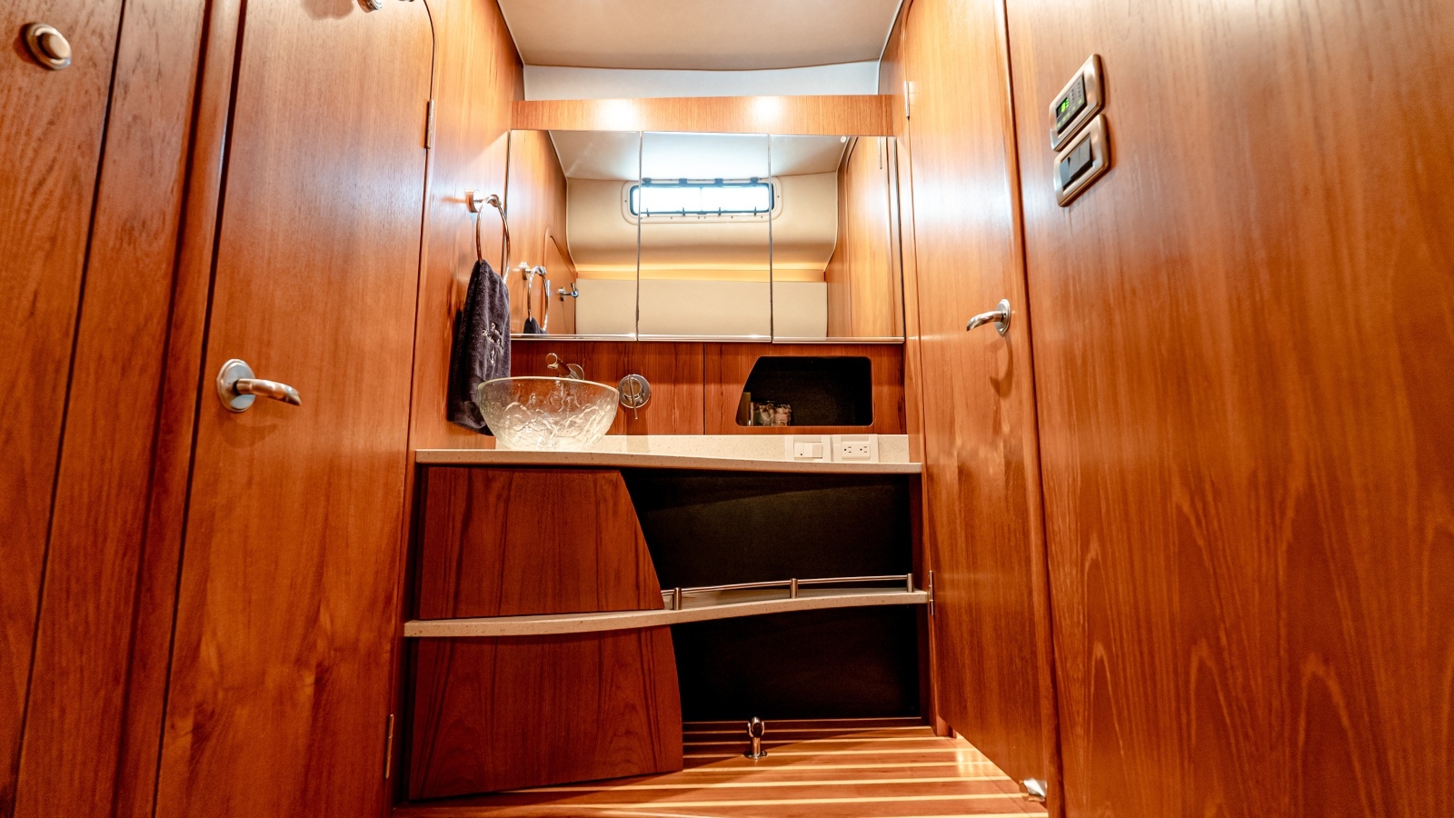 2007 Tiara Yachts 4300 Sovran