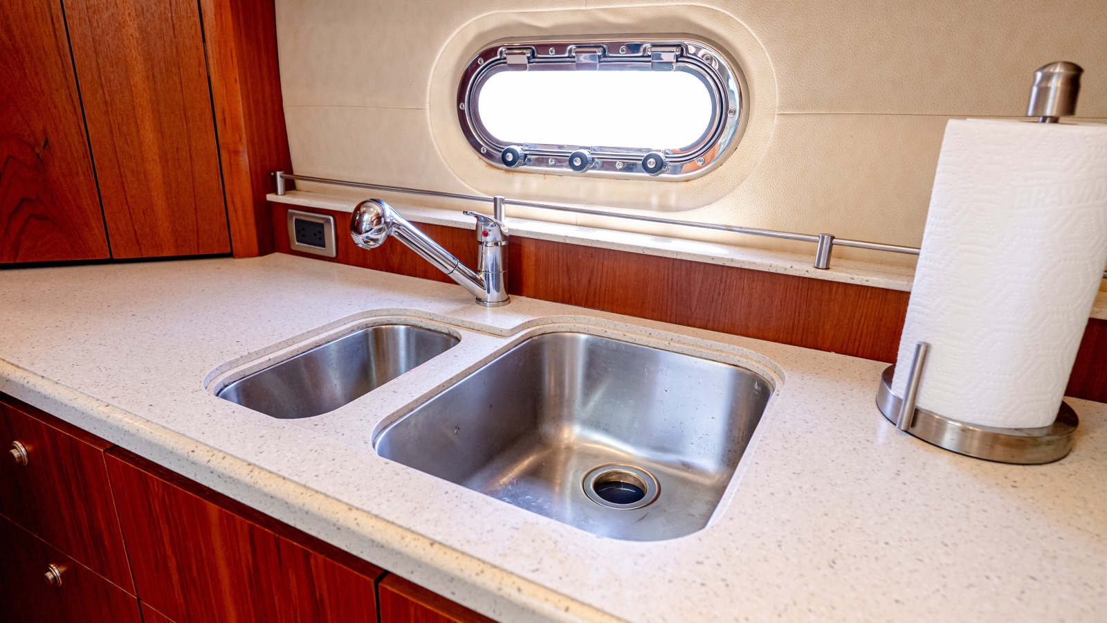 2007 Tiara Yachts 4300 Sovran