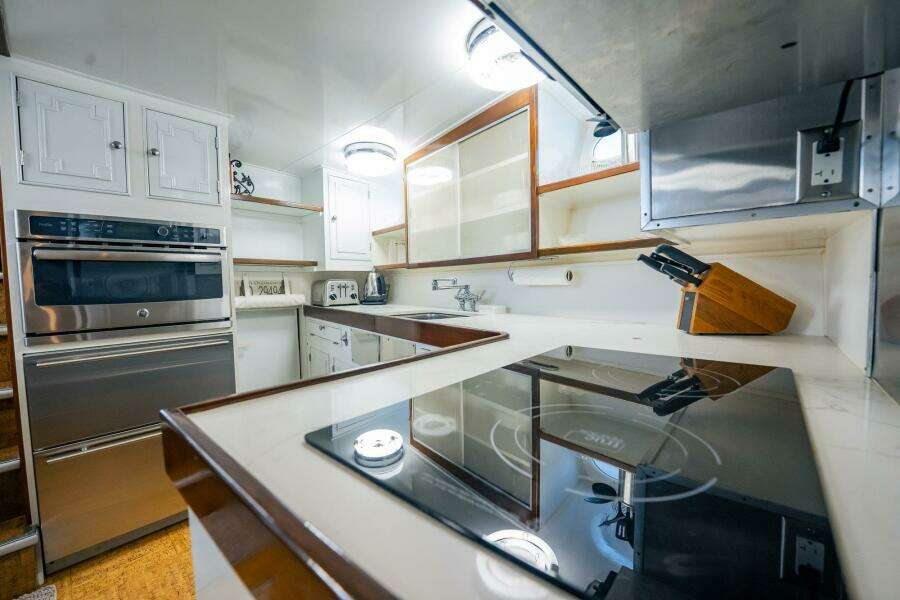 Coconut 64ft Burger Yacht For Sale