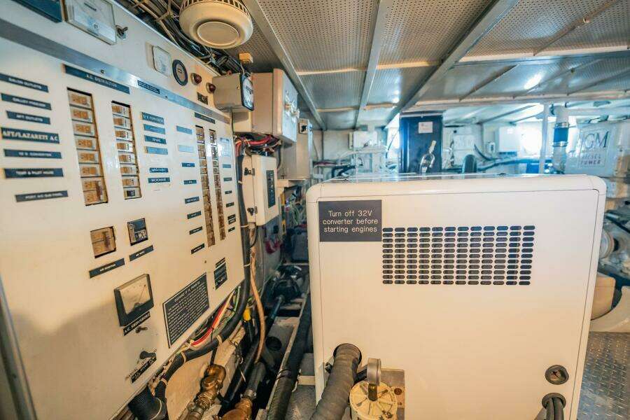 Coconut 64ft Burger Yacht For Sale