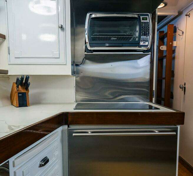 Coconut 64ft Burger Yacht For Sale