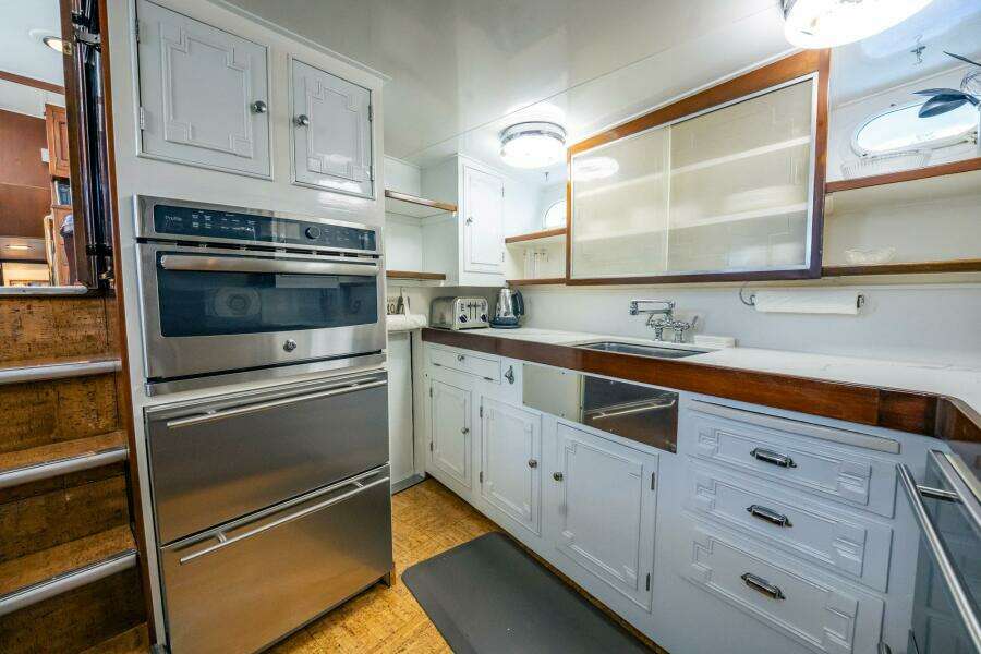 Coconut 64ft Burger Yacht For Sale