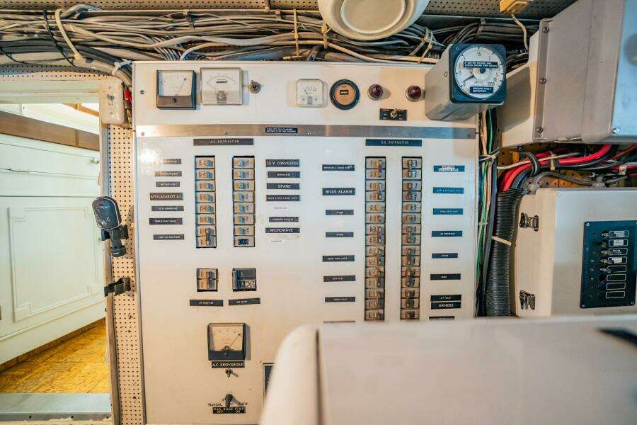 Coconut 64ft Burger Yacht For Sale