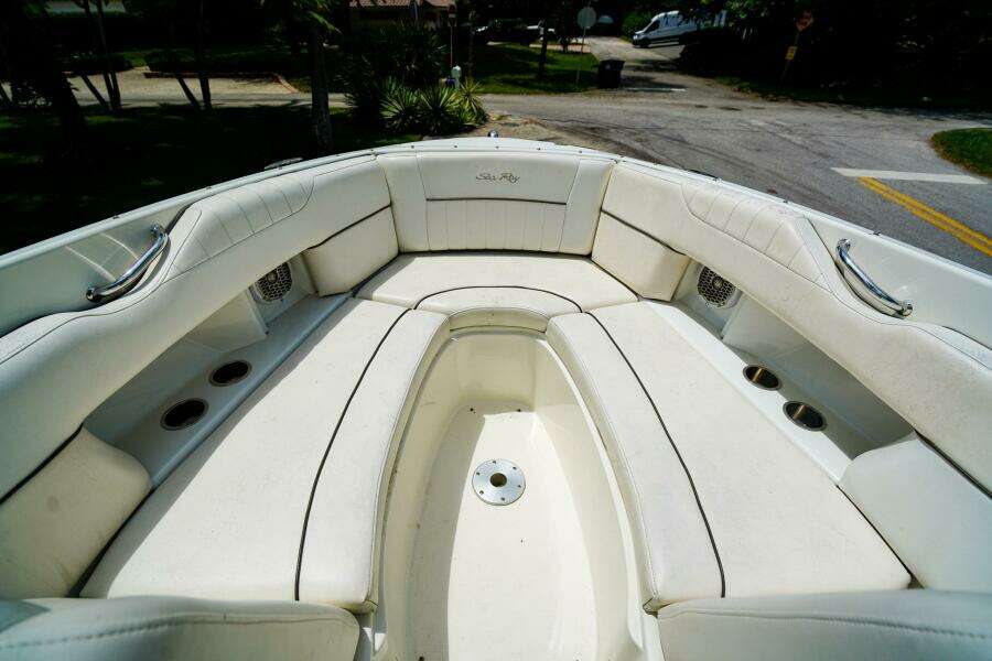 27ft Sea Ray Yacht For Sale