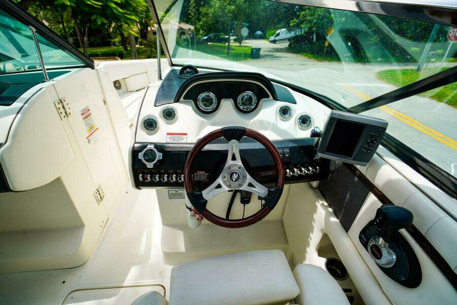 27ft Sea Ray Yacht For Sale