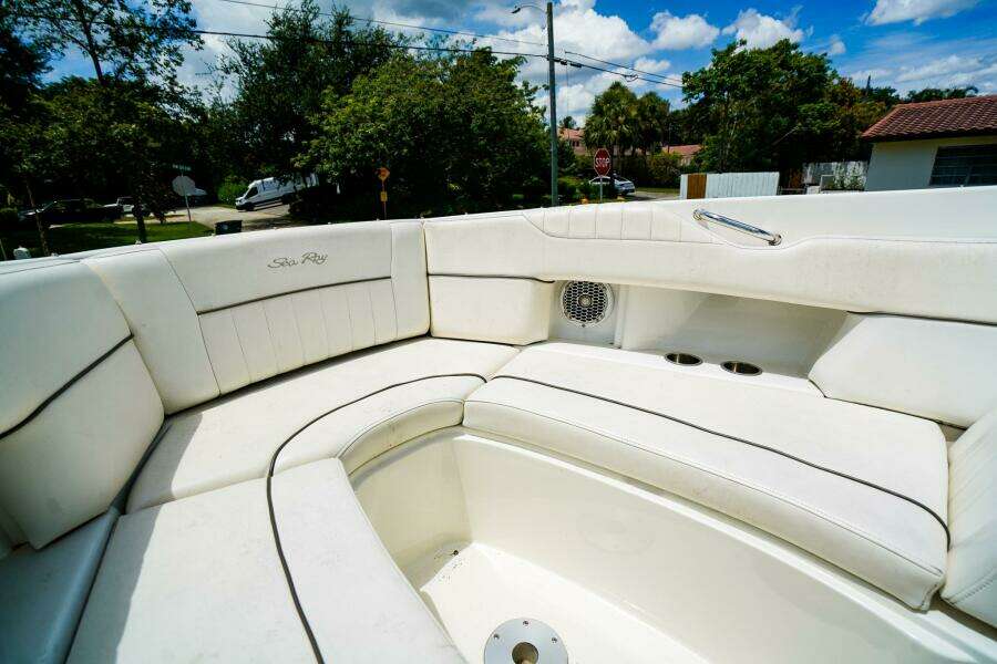 27ft Sea Ray Yacht For Sale