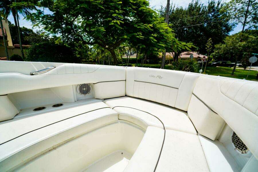 27ft Sea Ray Yacht For Sale