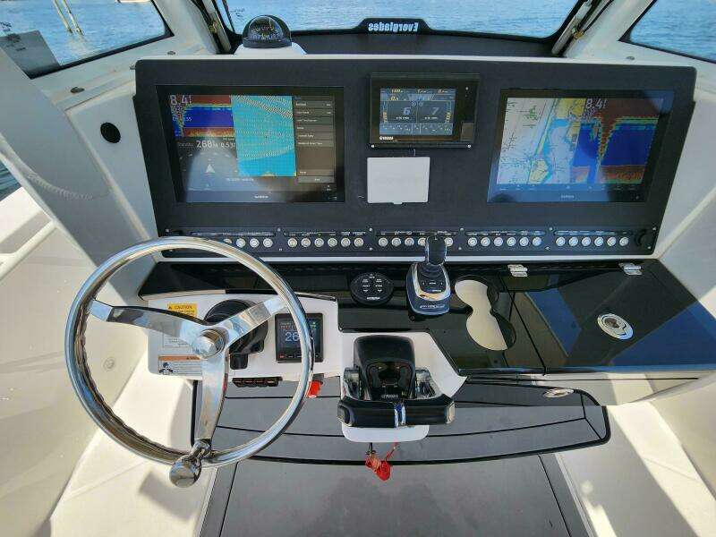 35ft Everglades Yacht For Sale