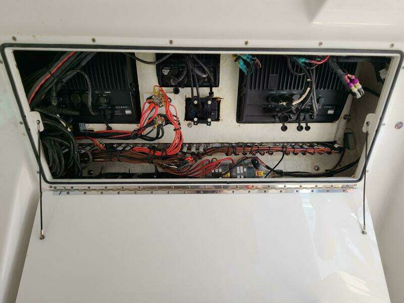 35ft Everglades Yacht For Sale