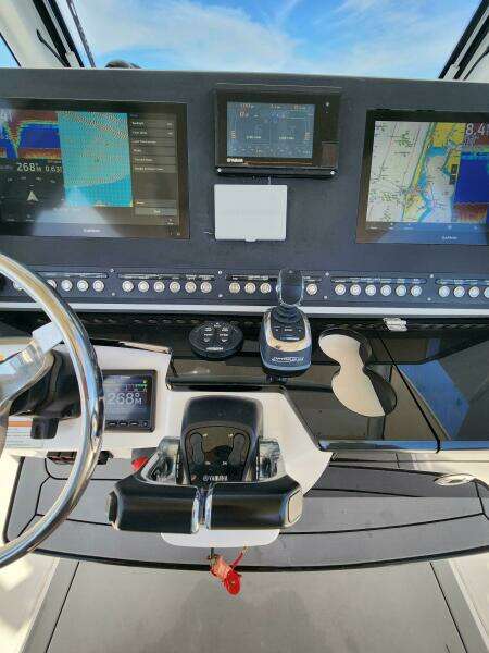 35ft Everglades Yacht For Sale