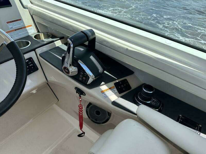 32ft Boston Whaler Yacht For Sale