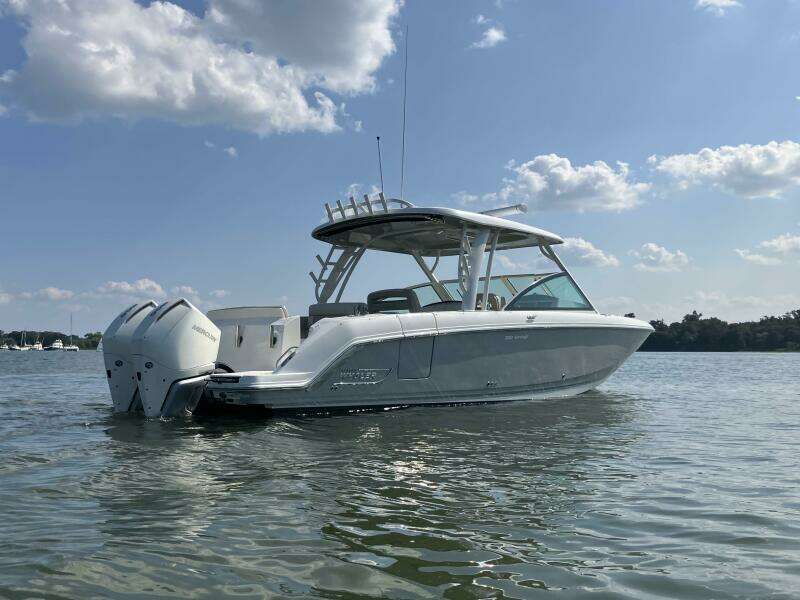 32ft Boston Whaler Yacht For Sale