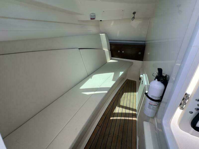 32ft Boston Whaler Yacht For Sale