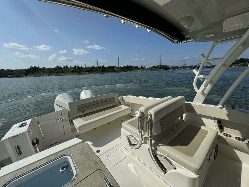 32ft Boston Whaler Yacht For Sale