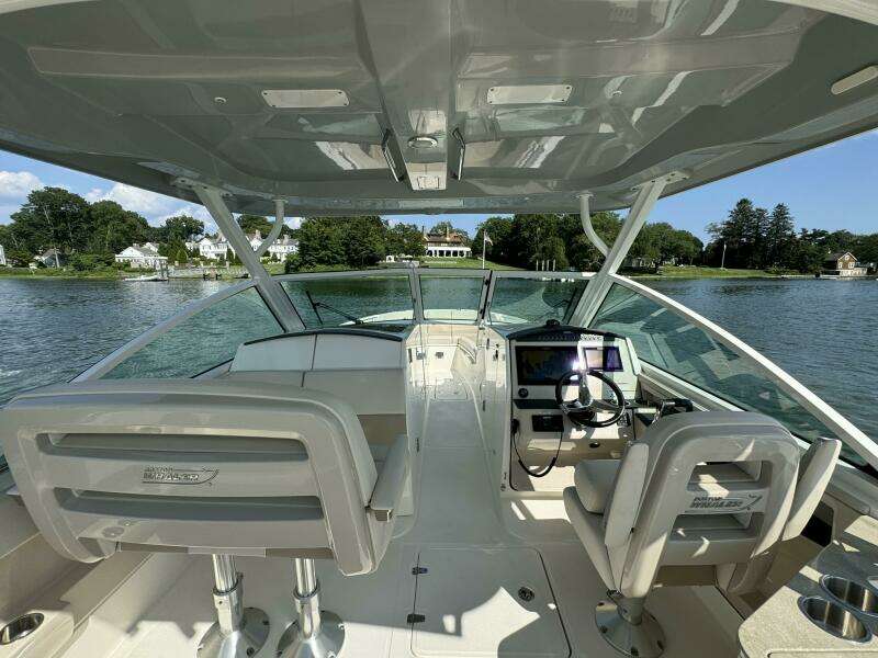 32ft Boston Whaler Yacht For Sale