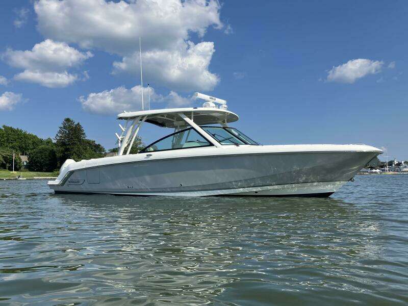 32ft Boston Whaler Yacht For Sale