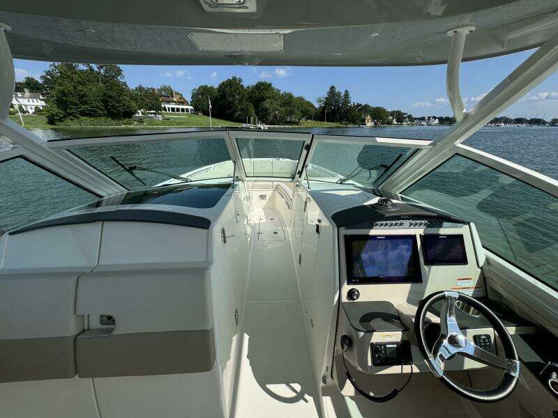 32ft Boston Whaler Yacht For Sale