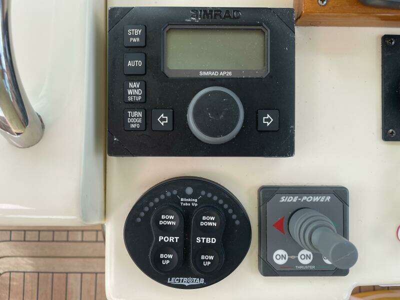 Trim Tabs / Bow Thruster / Auto Pilot