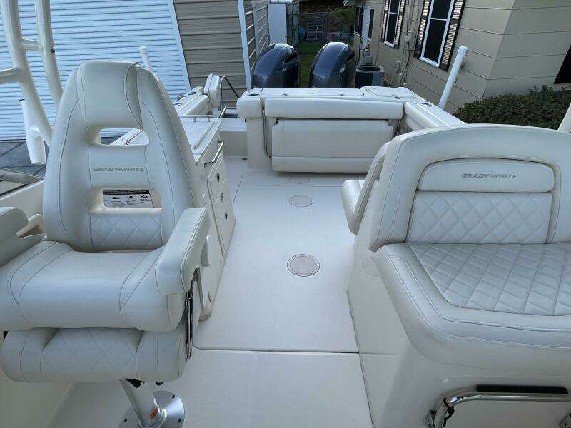 27ft Grady White Yacht For Sale