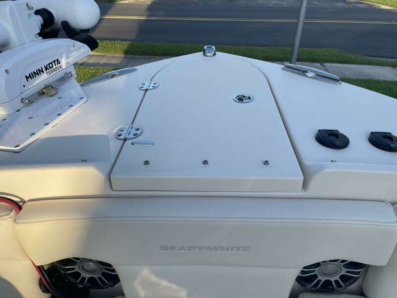 27ft Grady White Yacht For Sale