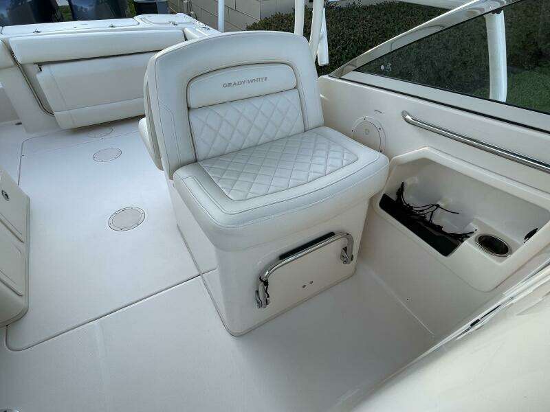 27ft Grady White Yacht For Sale