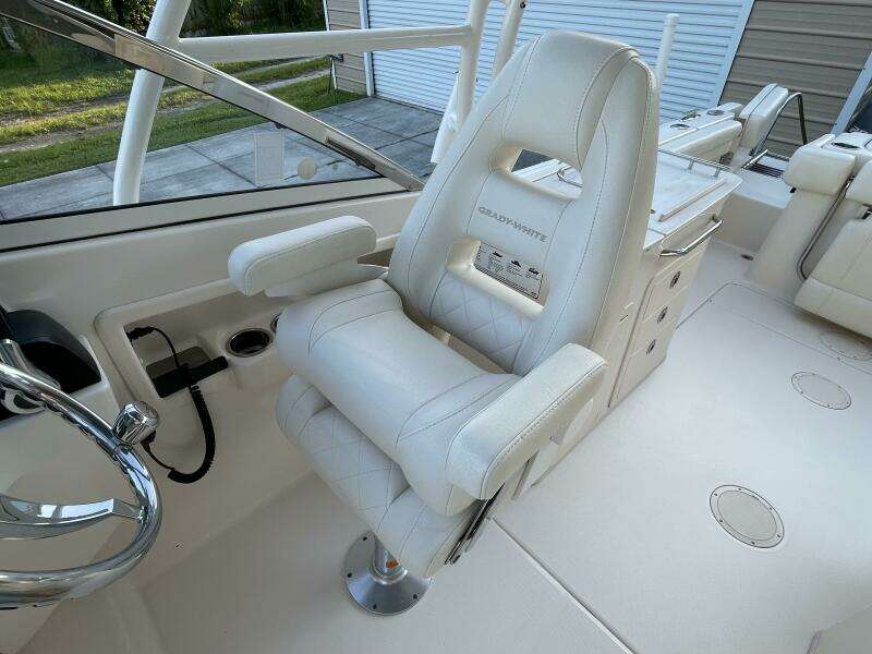 27ft Grady White Yacht For Sale