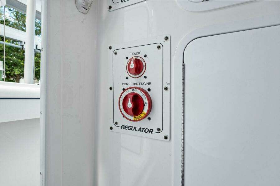 2012 Regulator 32