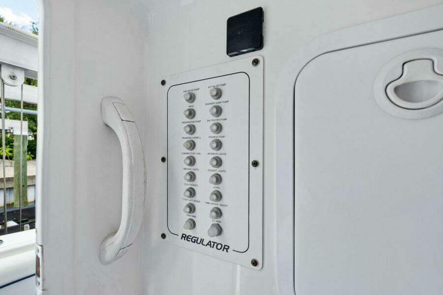 2012 Regulator 32
