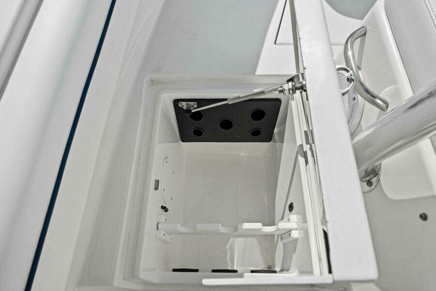 2012 Regulator 32