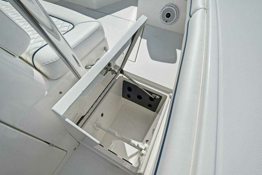 2012 Regulator 32