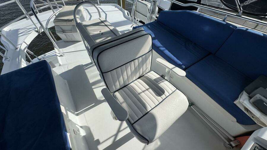 1999 Mainship 350 Flybridge