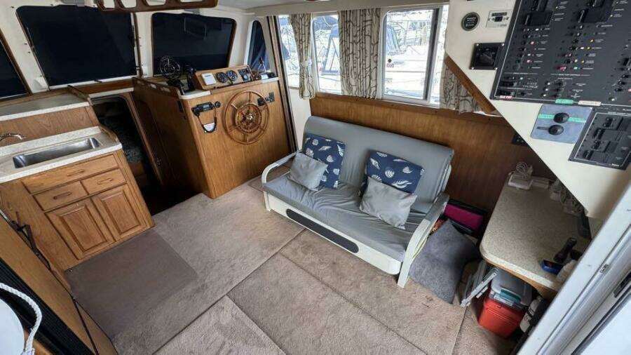 1999 Mainship 350 Salon