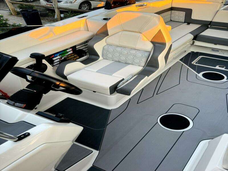 22ft Heyday Yacht For Sale