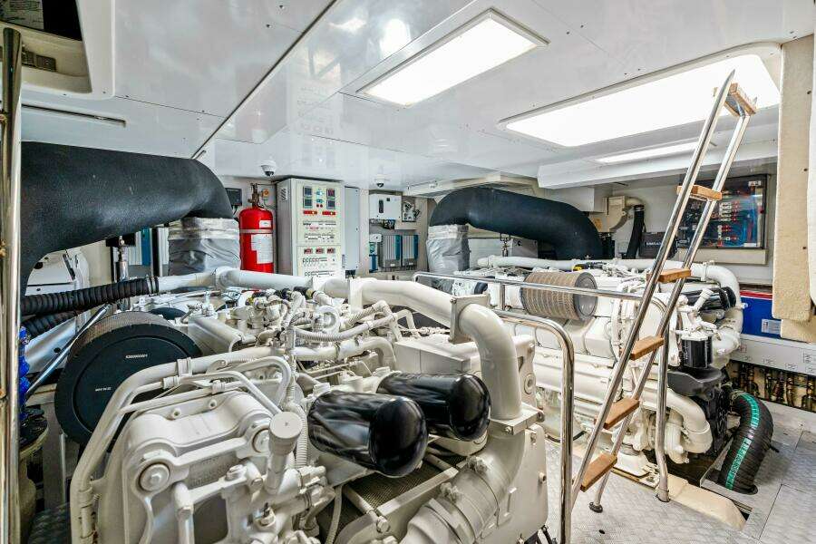 OUR TRADE 92ft Ferretti Yachts Yacht For Sale