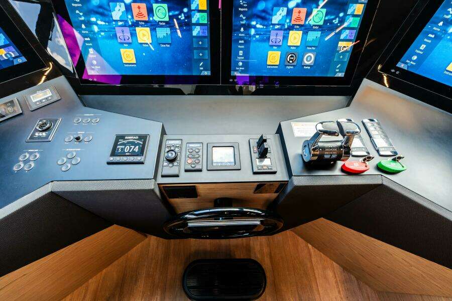 OUR TRADE 92ft Ferretti Yachts Yacht For Sale