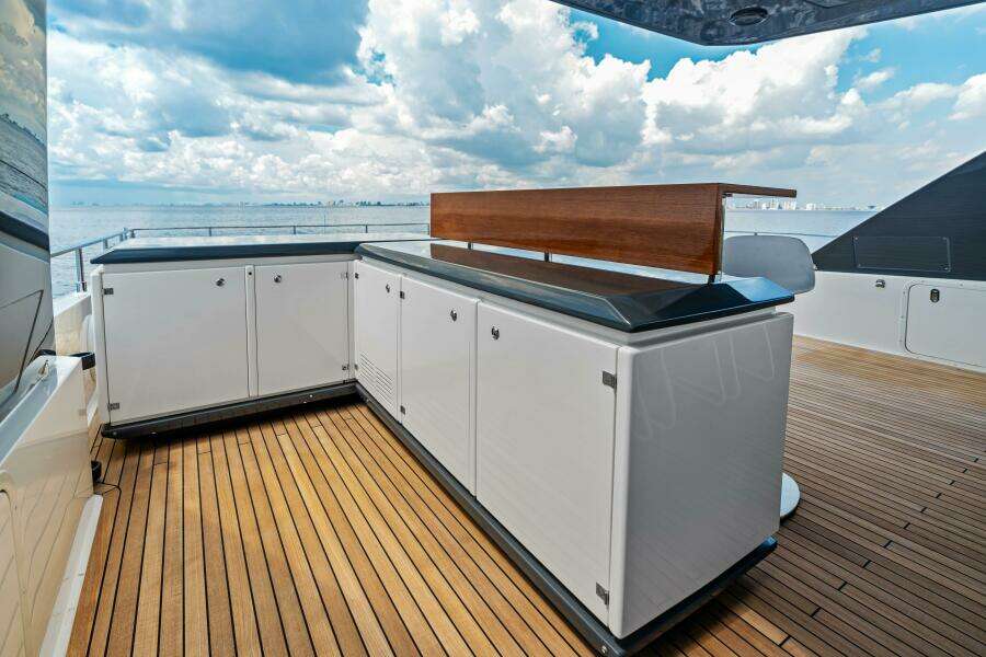 OUR TRADE 92ft Ferretti Yachts Yacht For Sale