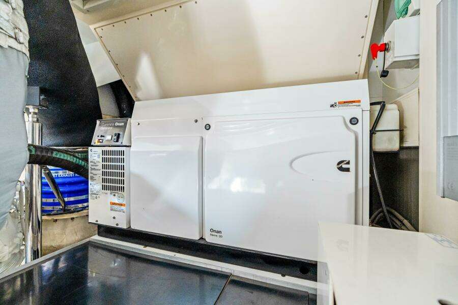 OUR TRADE 92ft Ferretti Yachts Yacht For Sale