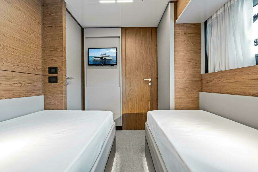 OUR TRADE 92ft Ferretti Yachts Yacht For Sale