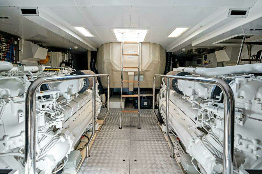 OUR TRADE 92ft Ferretti Yachts Yacht For Sale