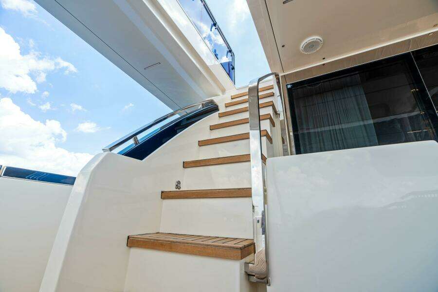 OUR TRADE 92ft Ferretti Yachts Yacht For Sale
