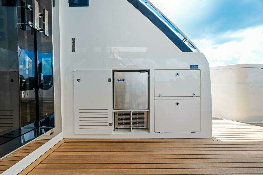 OUR TRADE 92ft Ferretti Yachts Yacht For Sale