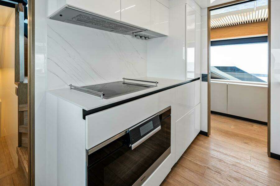 OUR TRADE 92ft Ferretti Yachts Yacht For Sale