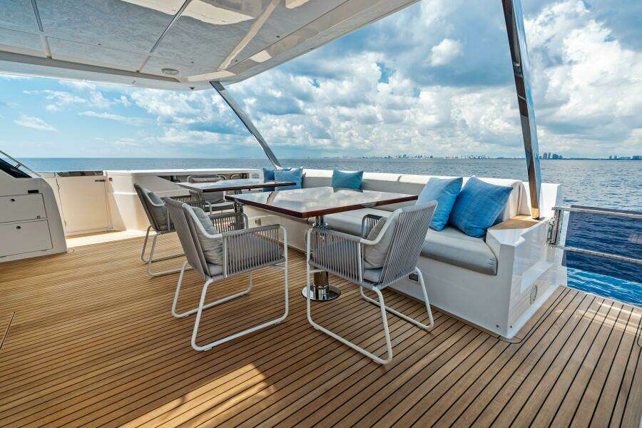 OUR TRADE 92ft Ferretti Yachts Yacht For Sale