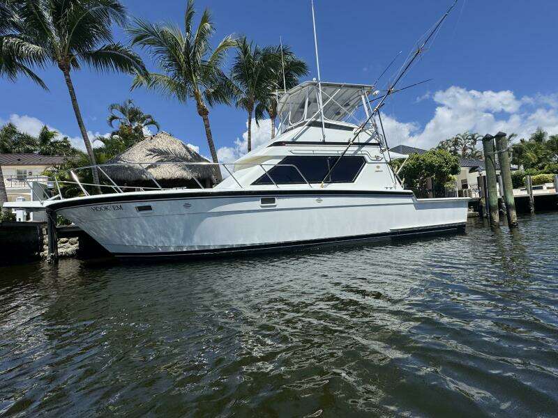 HOOK  EM 42ft Hatteras Yacht For Sale