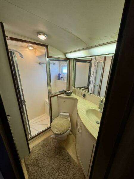 HOOK  EM 42ft Hatteras Yacht For Sale