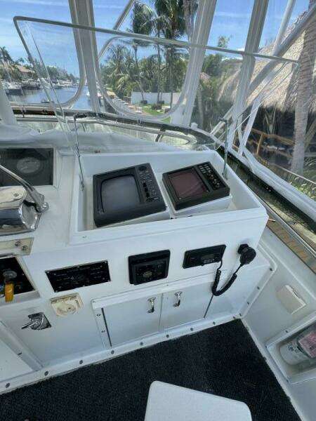 HOOK  EM 42ft Hatteras Yacht For Sale