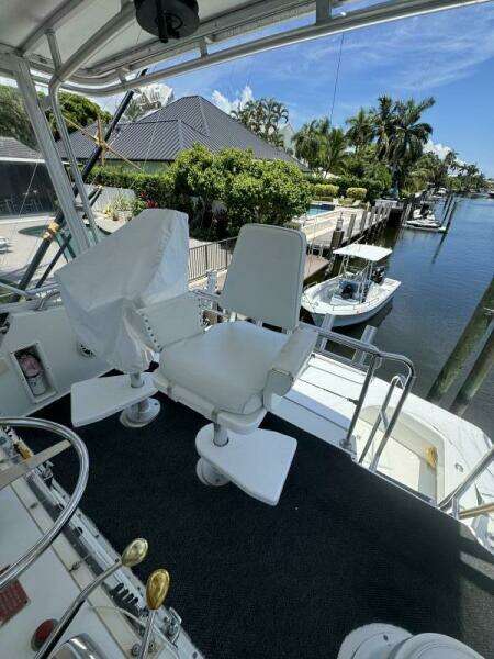 HOOK  EM 42ft Hatteras Yacht For Sale