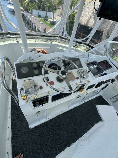 HOOK  EM 42ft Hatteras Yacht For Sale