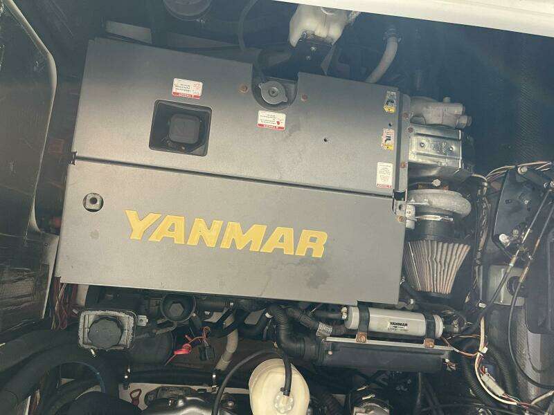33ft Goetz Yacht For Sale
