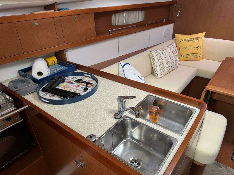 BEL CANTO 37ft Beneteau Yacht For Sale